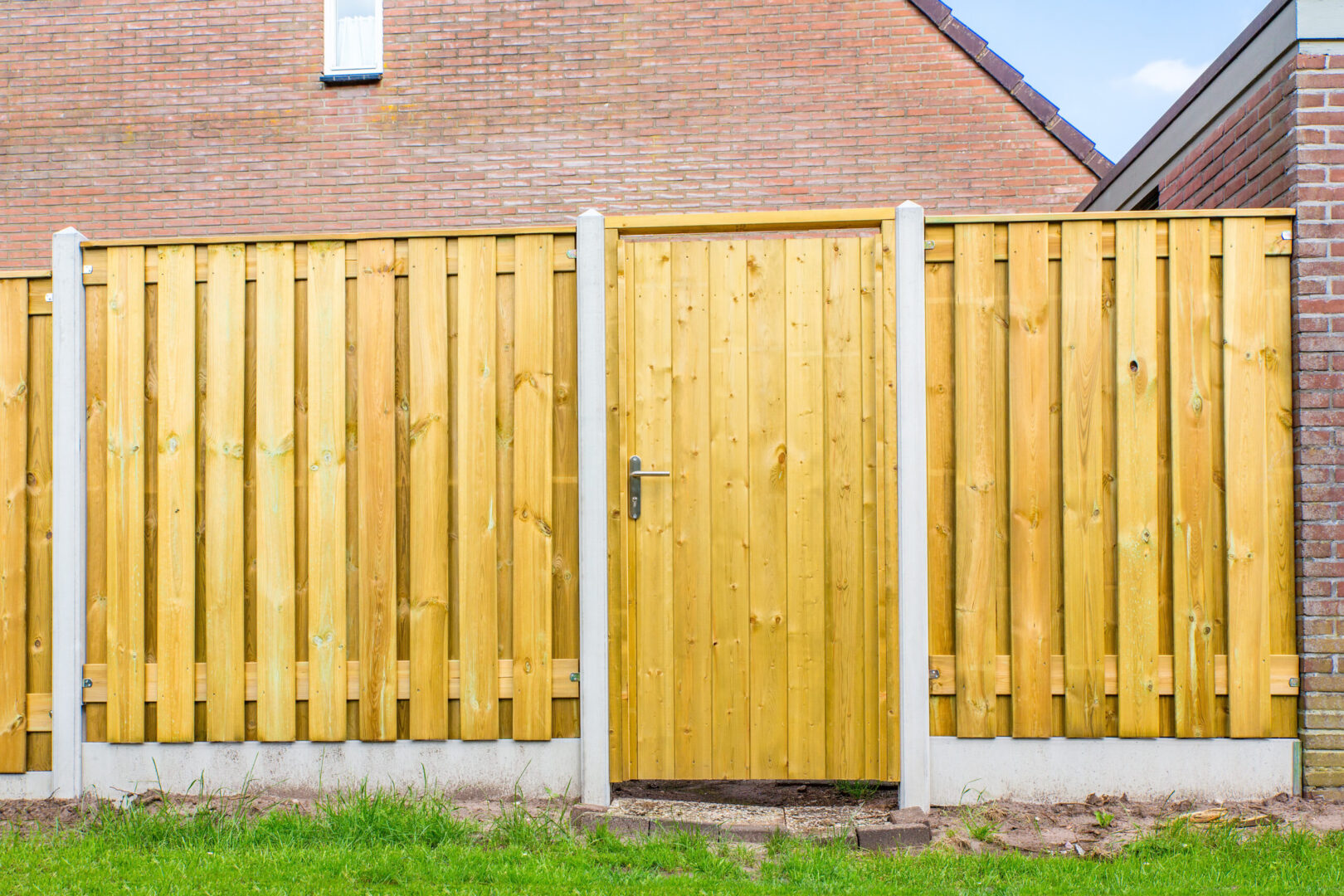 Wood fence install